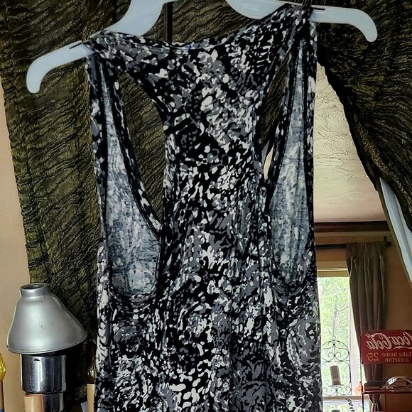 K11  Adorable T-back dress/top w/3 pockets 1 up 2 down soft & stretchy Sz M - Picture 2 of 6